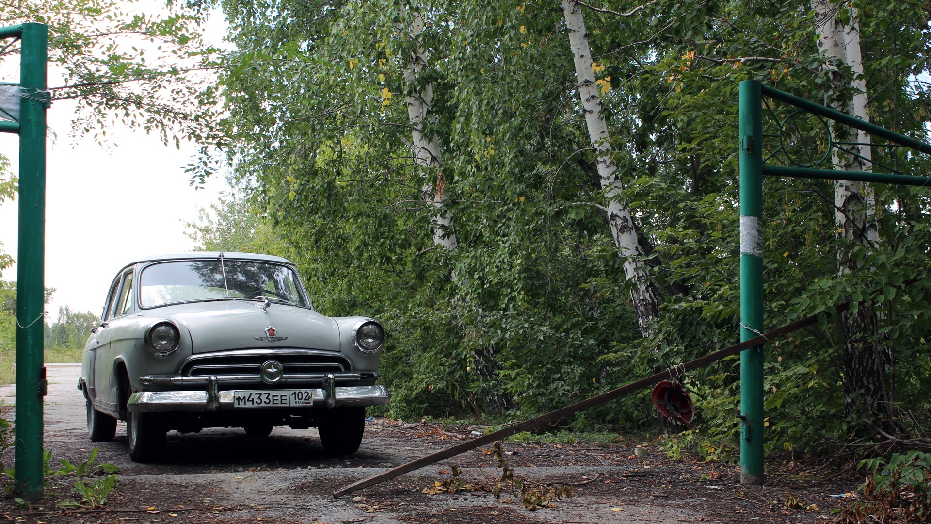 Газ 21 бензин. ГАЗ 21 ранняя. Волга 1958 в лесу.