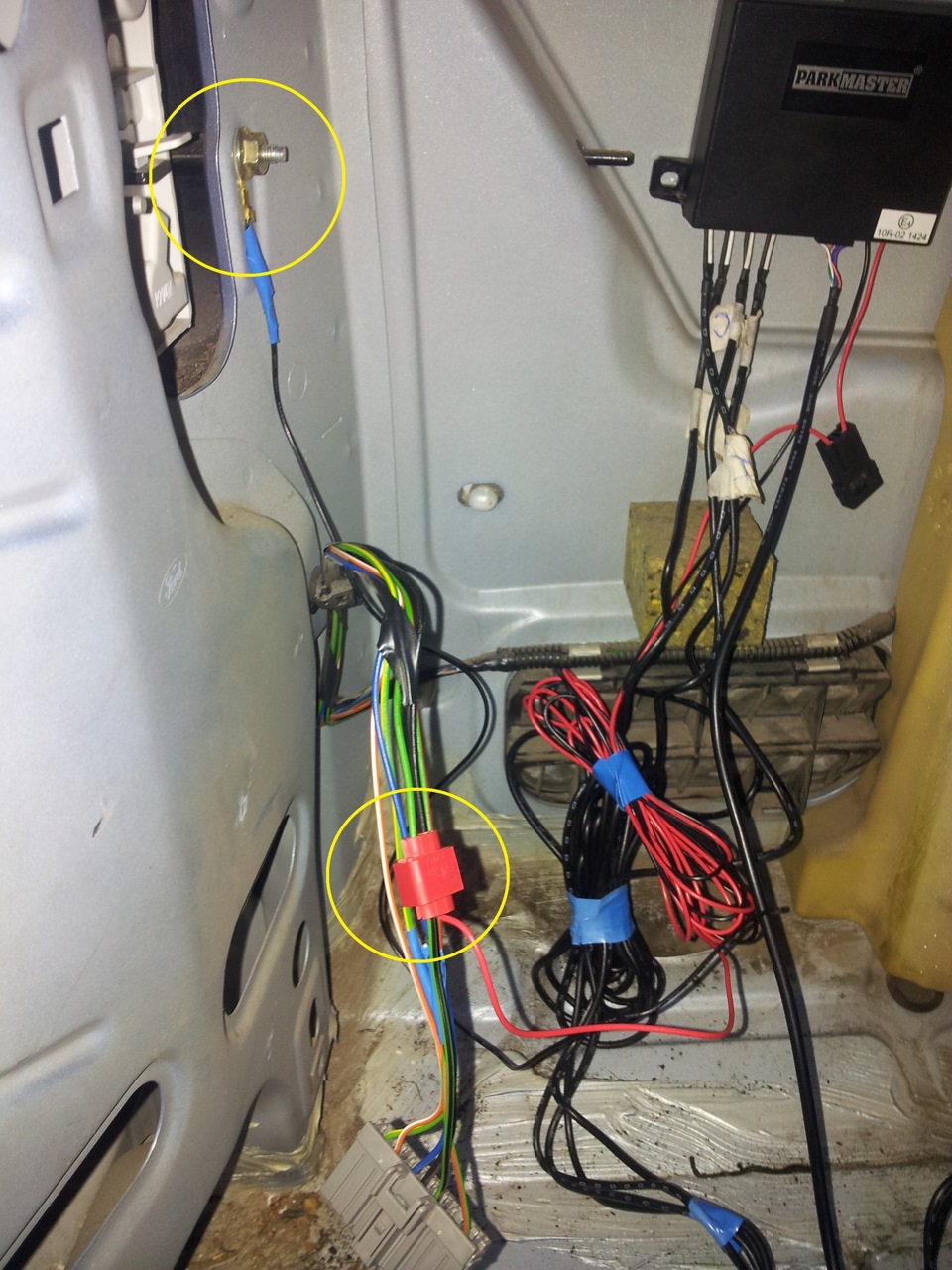 Установка парктроника + подсветки ног — Ford Focus Hatchback II, 1,6 л ...