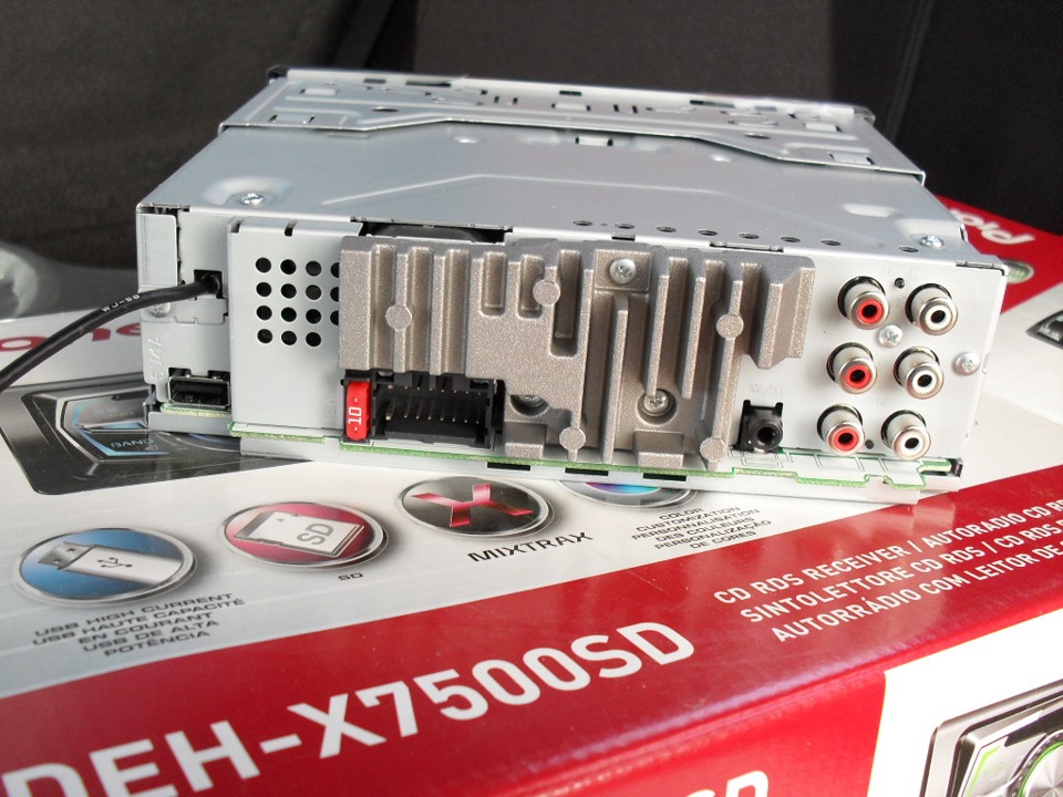 4х канальная магнитола pioneer. автомагнитола с несъемной панелью. 4 канальная магнитола. автомагнитола pioneer 1273. стильная магнитола.