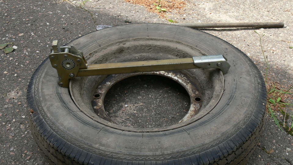 Предохранительная вилка для замочного кольца колеса грузового автомобиля фото