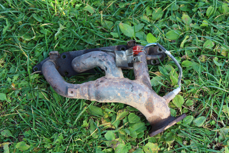 4. На коллекторе надо восстановить крепеж для защиты. — Suzuki Grand Vitara (1G)
