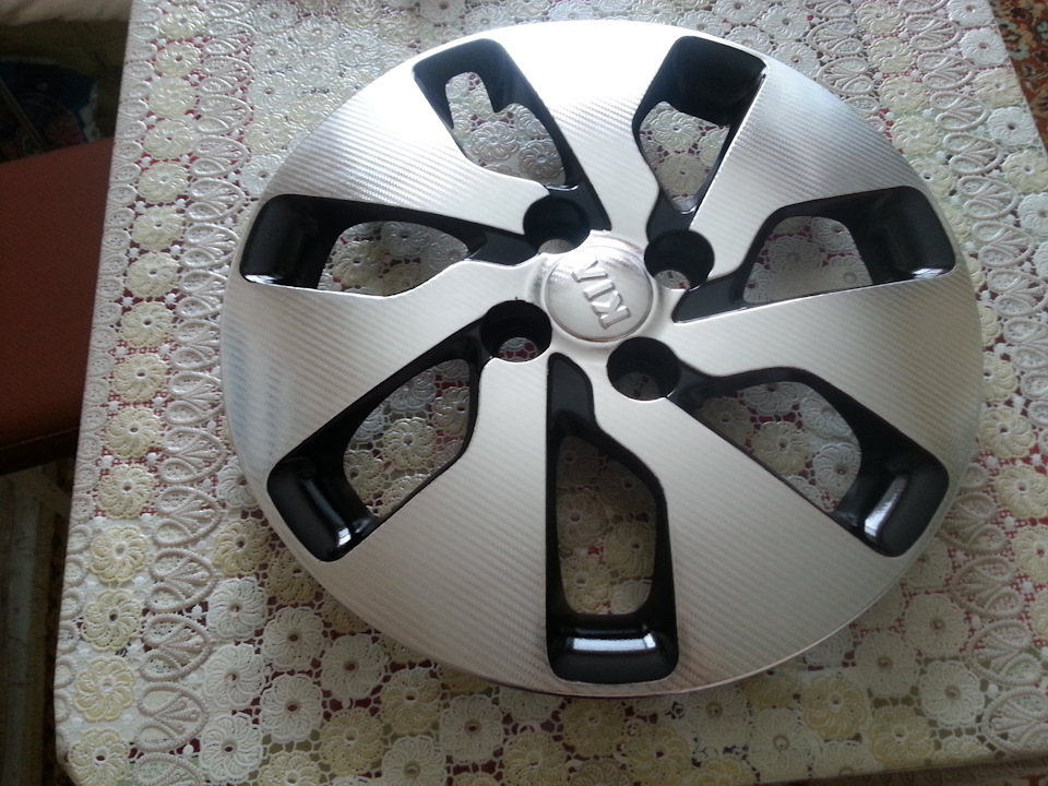 Затянул и покрасил новый колпак — Hyundai Solaris (1G), 1,6 л, 2011 ...