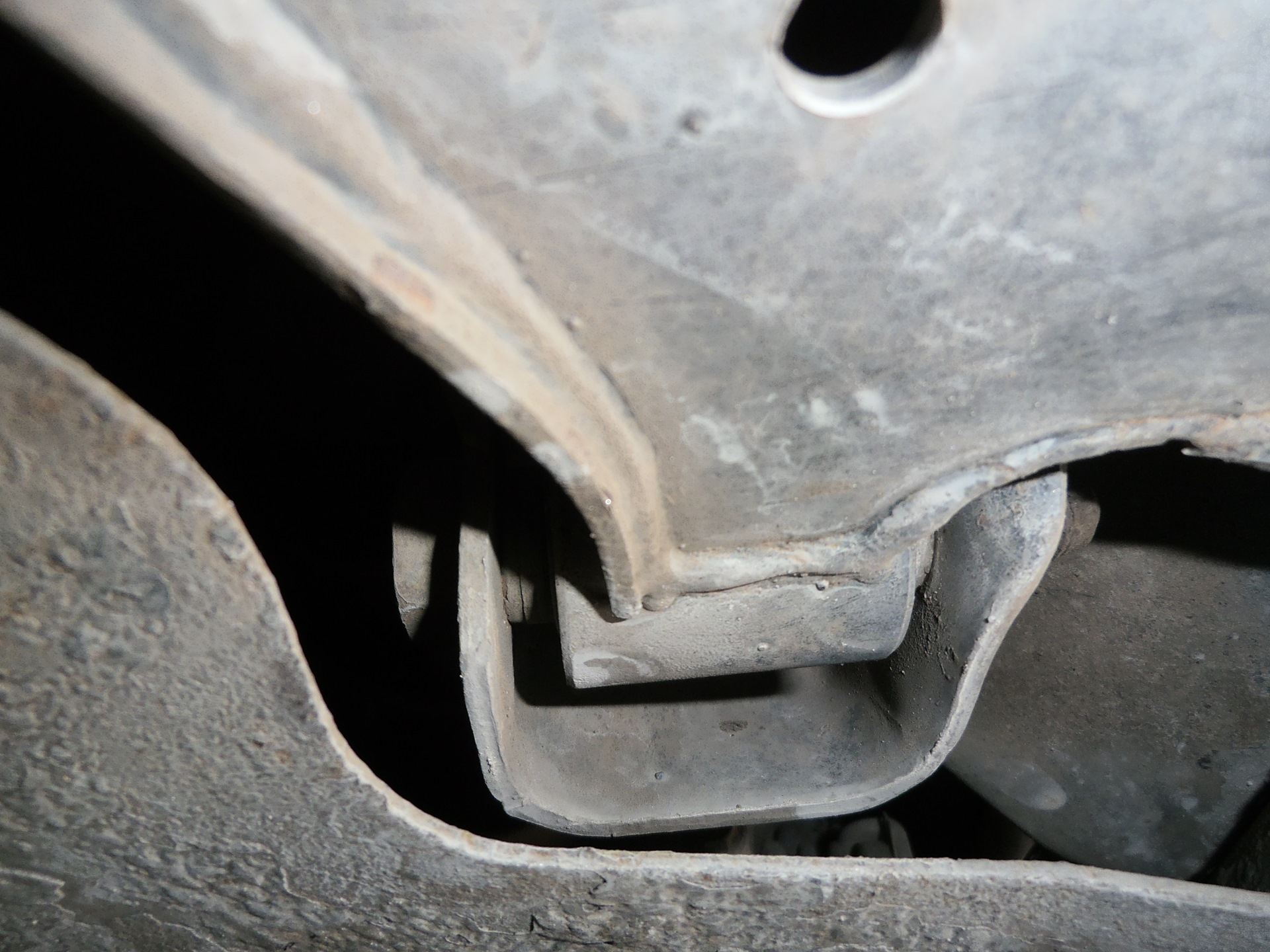 Передние сайлентблоки TRW — Nissan Almera Classic (B10), 1,6 л, 2008 ...