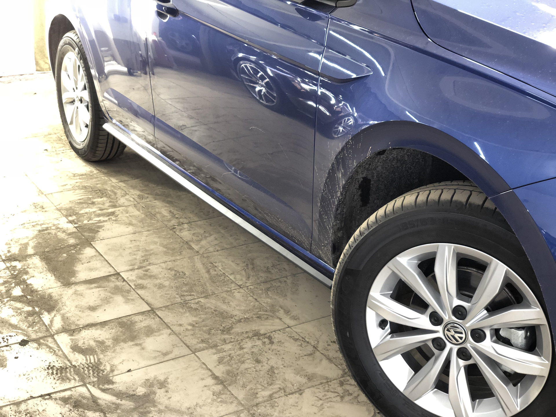 Пороги R-line. — Volkswagen Polo Hatchback Mk6, 1 л, 2018 года ...