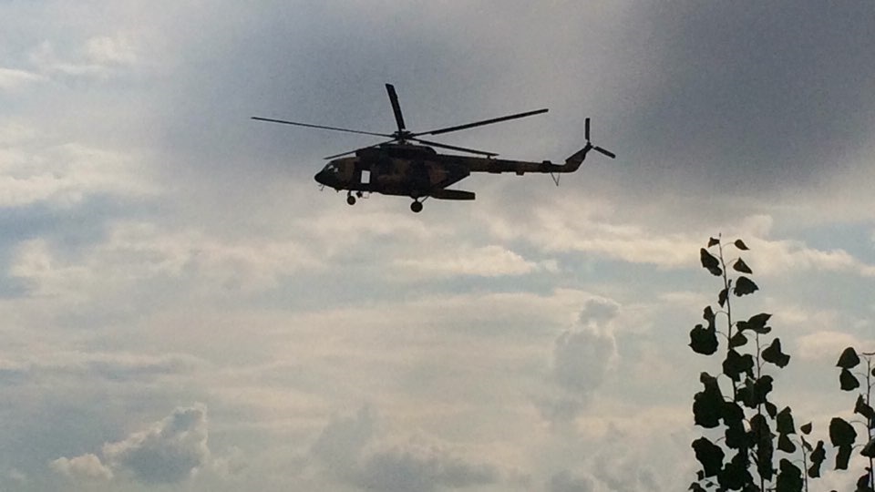 Вертолеты над озером. Военные вертолеты над Москвой. Военные вертолеты над Брянском. Военные вертолеты над Ставрополем. Военный вертолет над орлом.