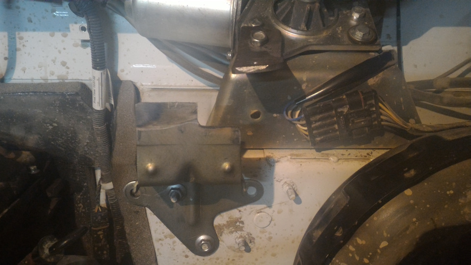 Замена расширительного бачка — УАЗ Patriot, 2,7 л, 2014 года | своими ...