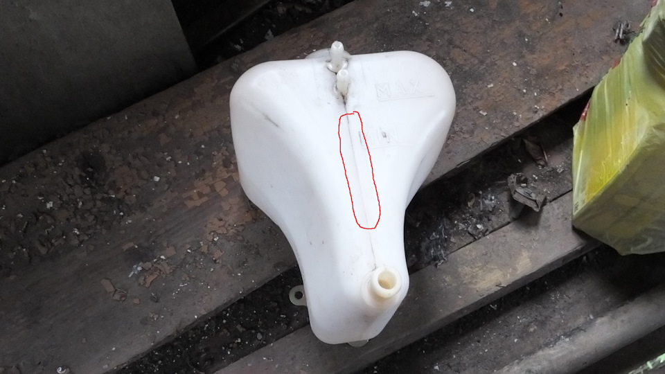 Потек расширительный бачок — УАЗ Patriot, 2,7 л, 2015 года | поломка ...