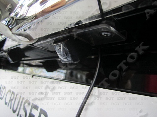Камера заднего вида в подсветку номера — Toyota Land Cruiser Prado 150 ...