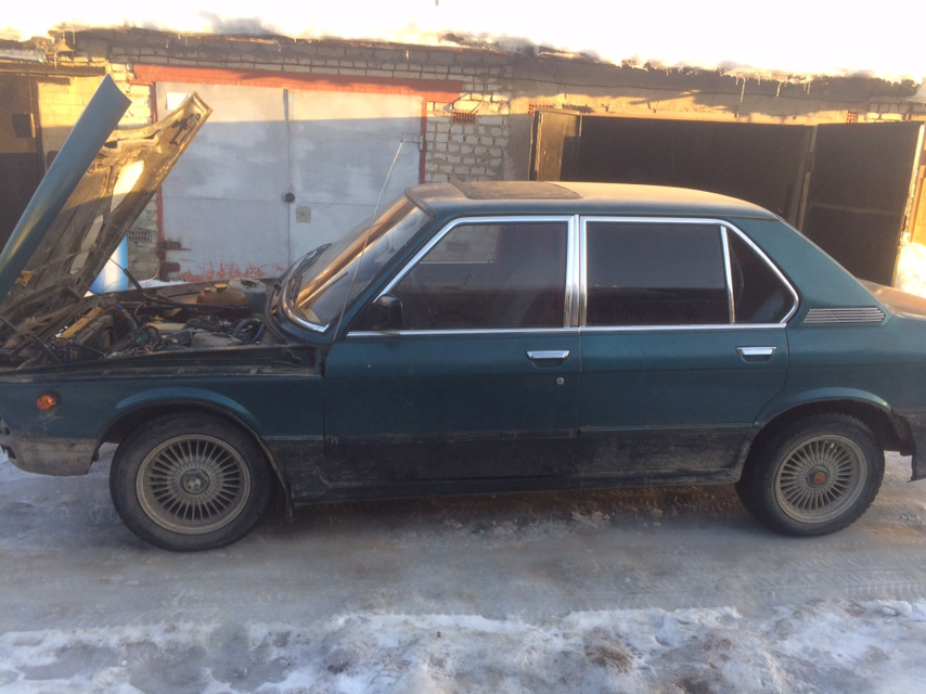Продаю бмв е12 с двигателем м20в20 карбюратор1981 год выпуска — DRIVE2