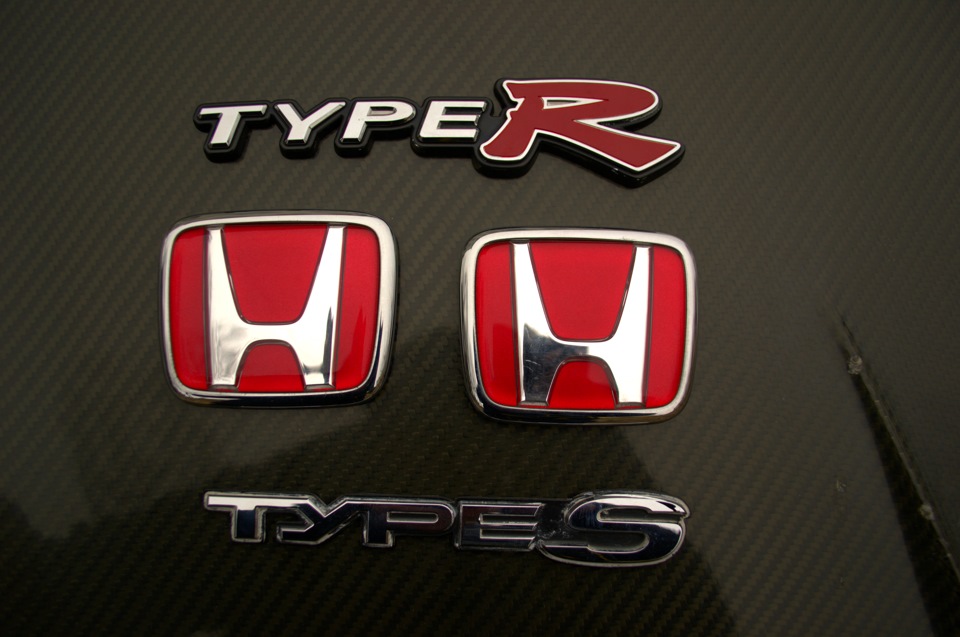Шильдики r. Шильдик Type s Honda. Шильдик RS Honda Fit. Honda Type r шильд. Шильдик тайп р.