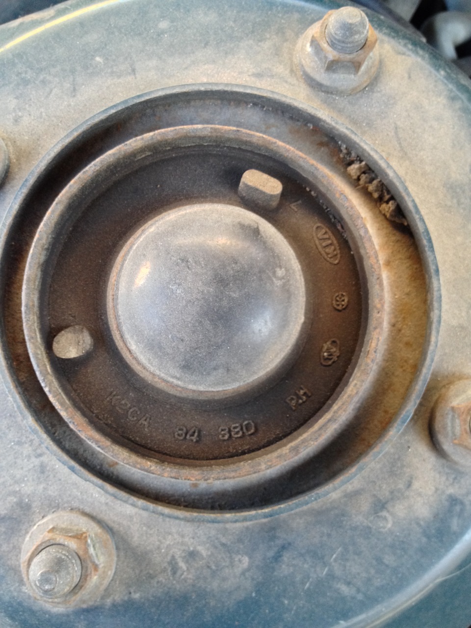 опоры передних амортизаторных стоек — Mazda 626 IV (GE), 2 л, 1992 года ...