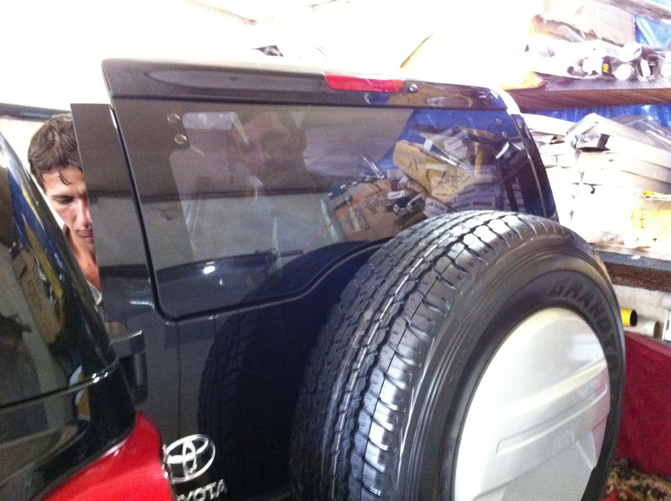 Тонировка заднего стекла — Toyota FJ Cruiser, 4 л, 2010 года ...