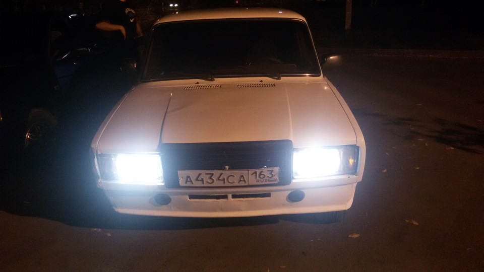 Взглянул на лобовое стекло и ужаснулся, одни мошки, решил помыть ...