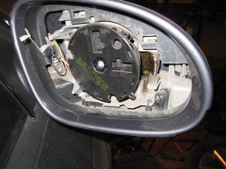 Замена повторителя поворота на боковом зеркале — Volkswagen Passat B6 ...