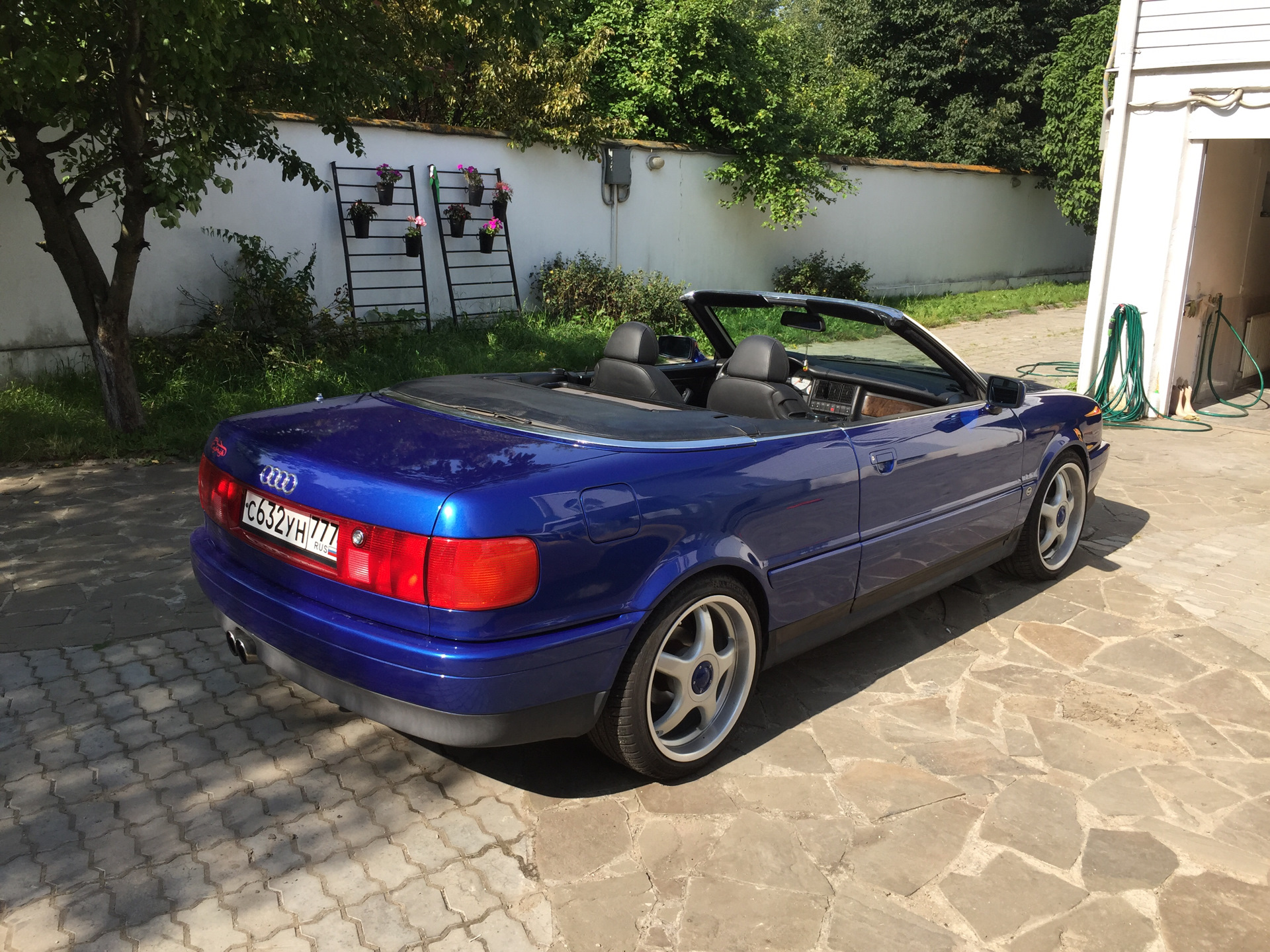 Синий 80. Audi Cabriolet b4. Audi b4 90 кабриолет. Ауди кабриолет 1994. Ауди кабриолет 90 серебристый.