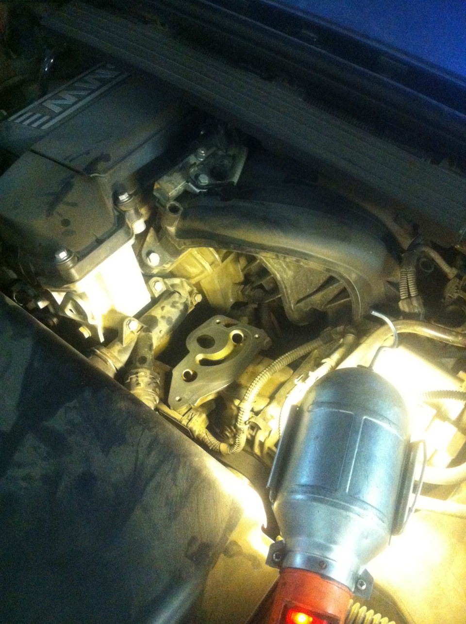 Смена прокладки стакана масляного фильтра — BMW 1 series (E81/E87), 1,6 ...