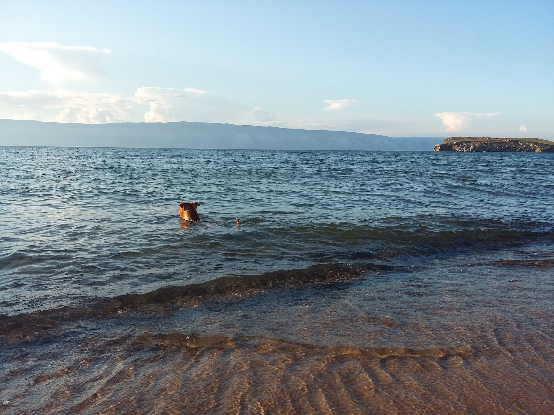 Байкал купаться летом. Ольхон купаться. Байкал купание. Пляжи Байкала для купания.