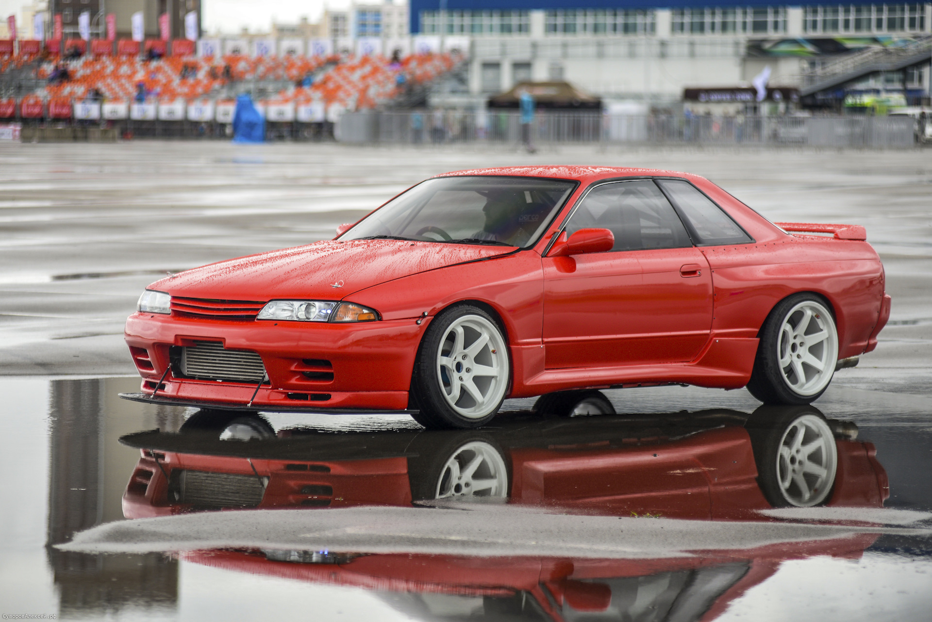 Nissan Skyline r32 красный