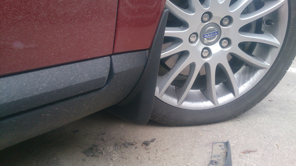 Замена переднего брызговика — Volvo S40 (2G), 2,4 л, 2006 года | своими ...