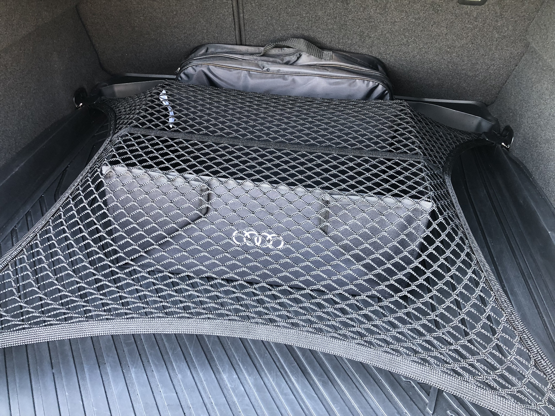 Сетка в багажник купить. Сетка в багажник Sonata 2018 LF. Сетка Audi a5 Coupe в багажник 8e5861869amry. Сетка багажника Audi q7. Сетка в багажник Audi a3.