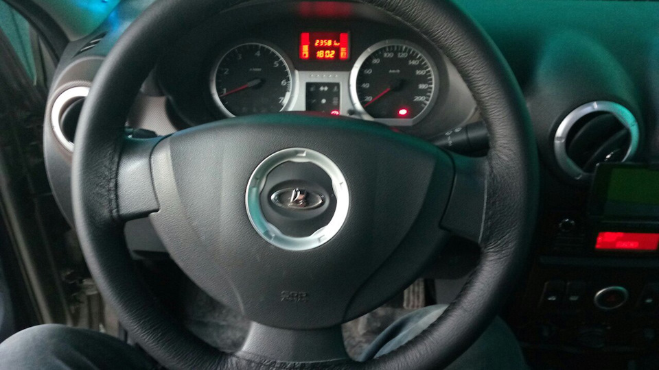 Обтянутый мною руль. — Lada Ларгус, 1,6 л, 2015 года | другое | DRIVE2