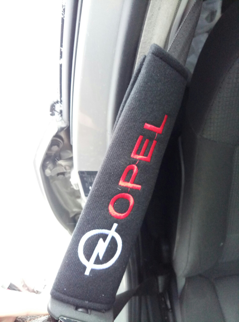 Накладки на ремни — Opel Vectra C, 1,8 л., 2007 года | аксессуары | DRIVE2