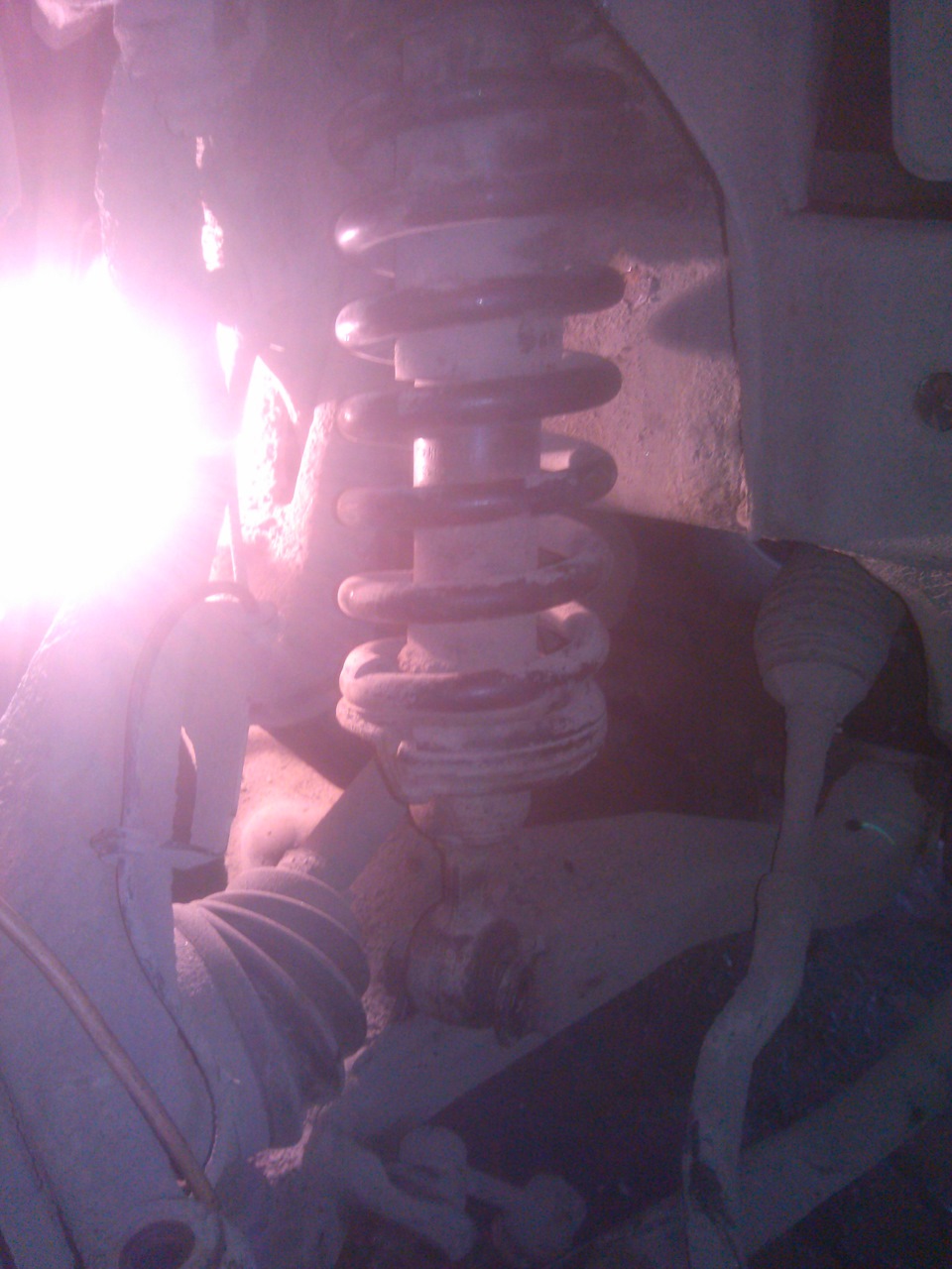 Сайлентблоки передних амортизаторов. — Nissan Pathfinder (3G), 2,5 л ...