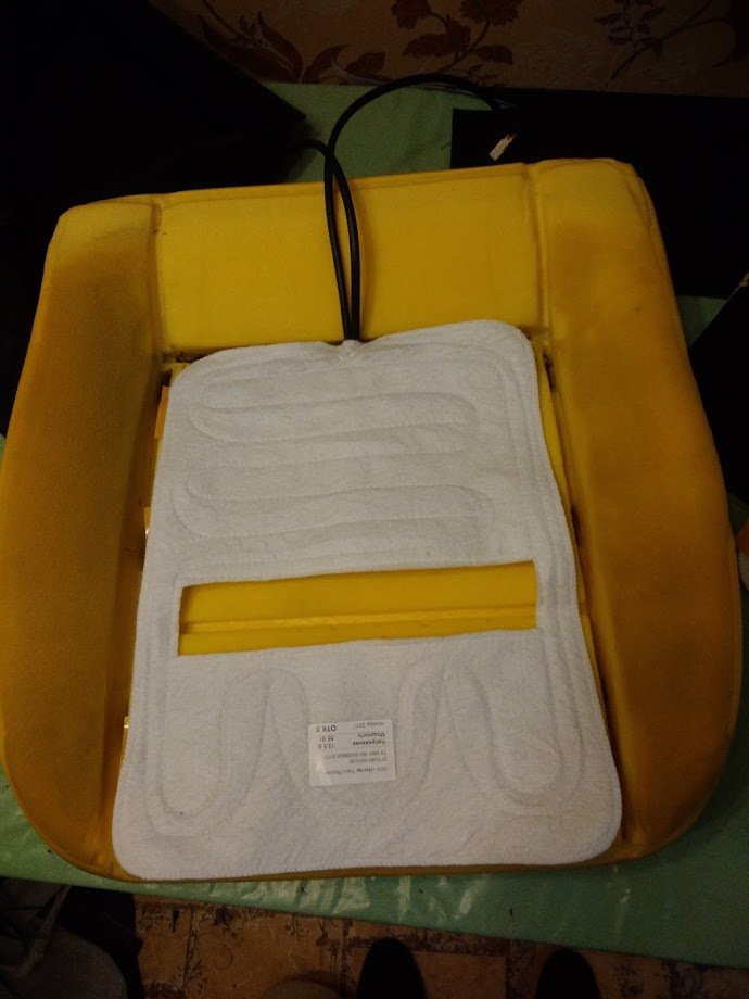 Подогрев передних сидений — Lada Приора хэтчбек, 1,6 л, 2011 года ...