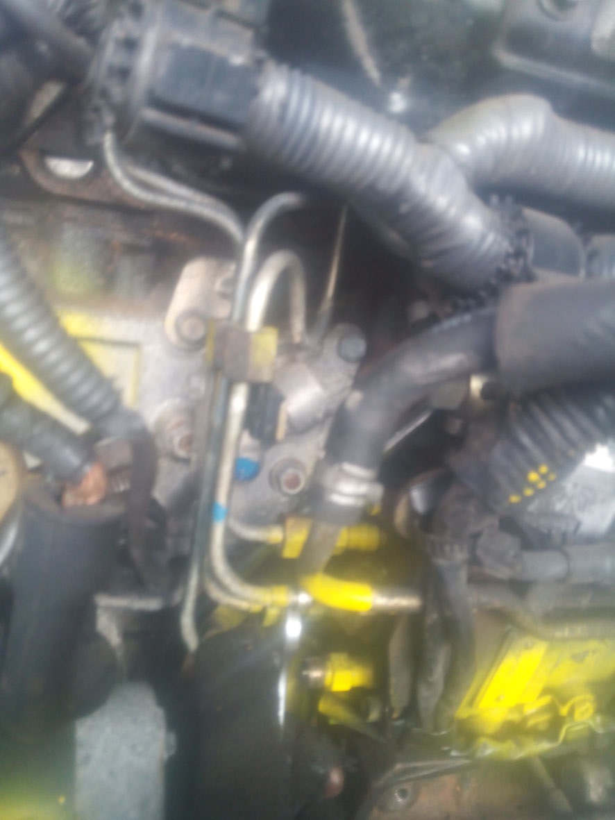 Engine QD32T removing electronic injection pump