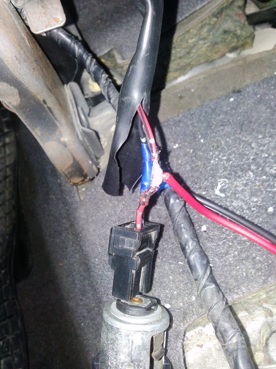 Затем запитался по системе скрутка-пайка-изолента)) — Nissan Almera II (N16)