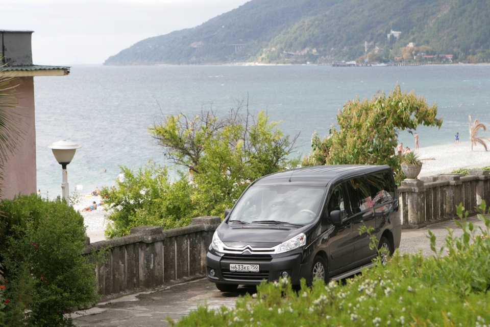 Минивэн аренда на море. Гурзуф палатка кемпинг. Citroen Jumpy 2015.