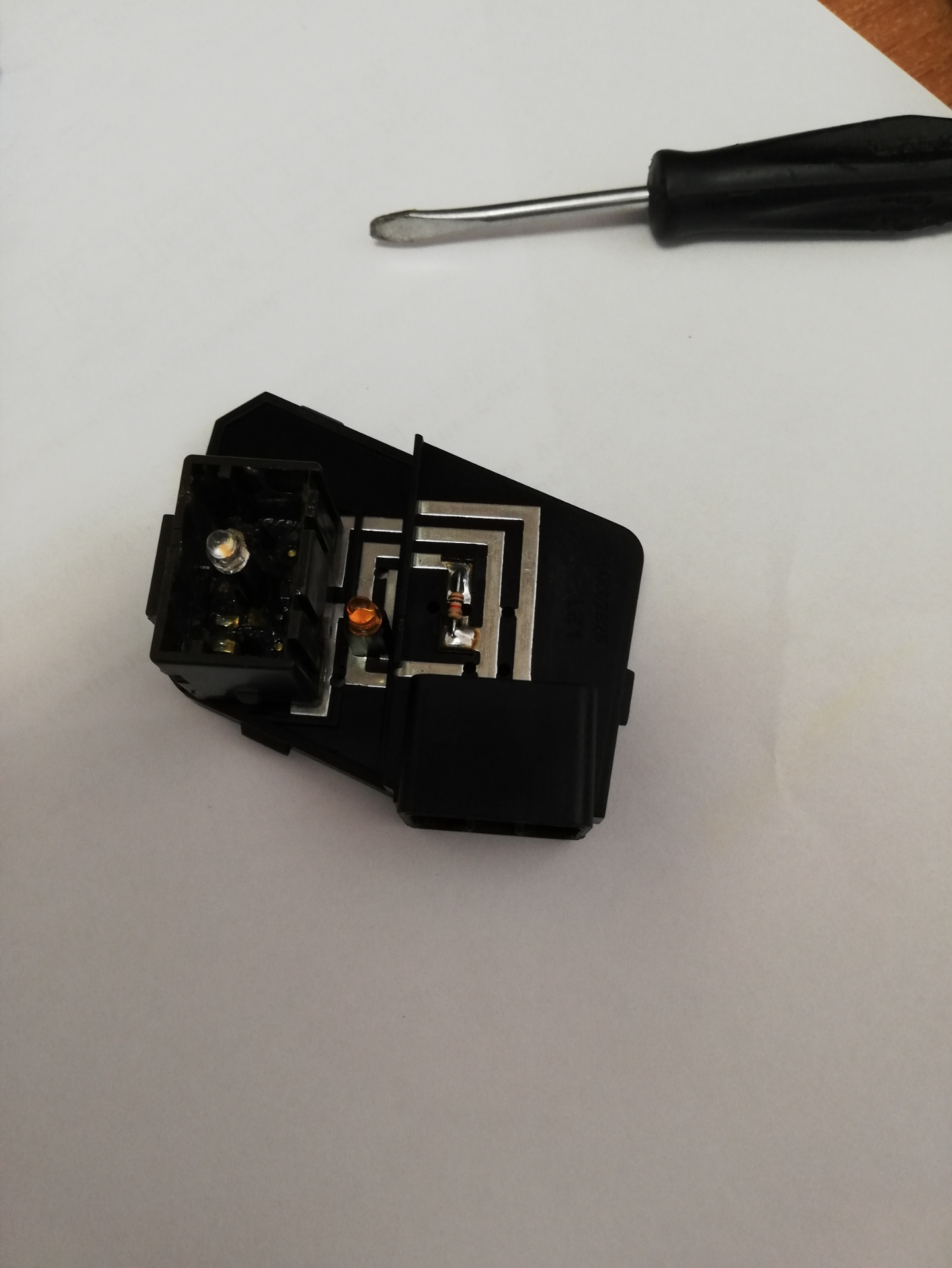 Примерел кнопку обогрева сидений, и распиновка кнопки — Chevrolet Epica ...