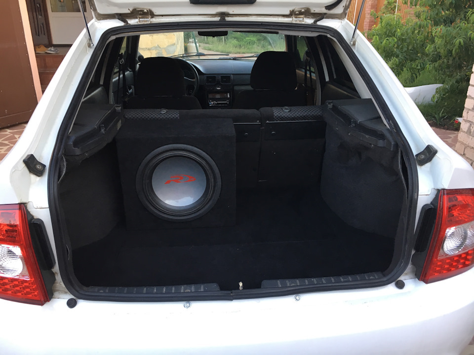 Убрал фальшпол, уселки в нишу запаски — Lada Приора хэтчбек, 1,6 л ...