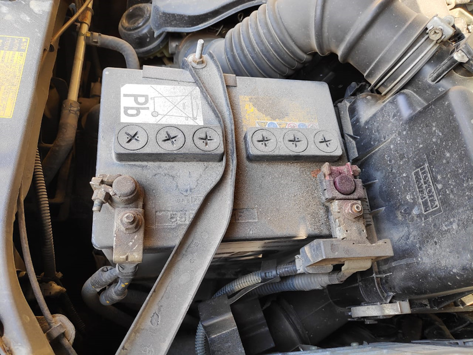 Аккумулятор приказал долго жить (((. — Toyota RAV4 (III), 2 л, 2011 ...