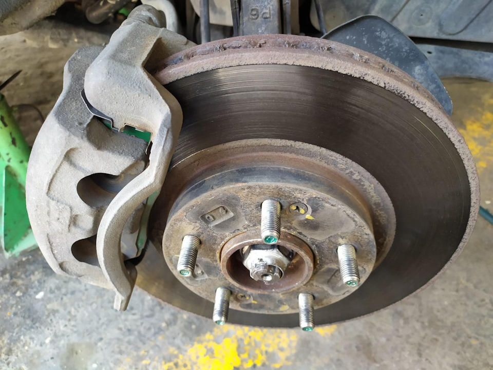 Проточка передних тормозных дисков и замена передних накладок — KIA ...