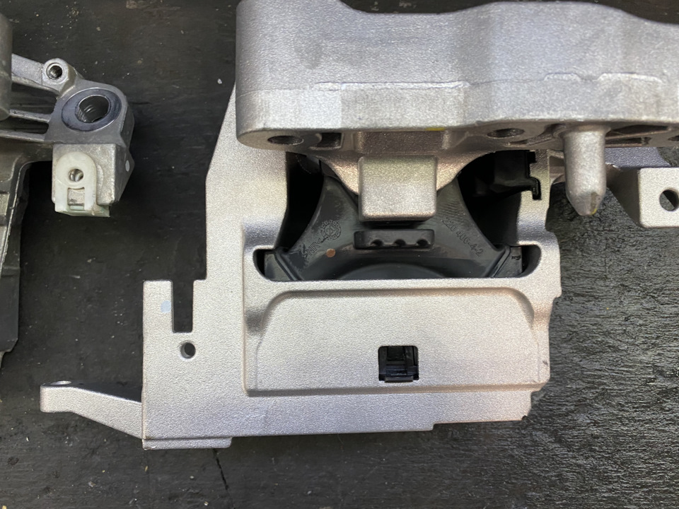 Этот же элемент(взгляд чётко с головки блока) — BMW 2 series Active Tourer (F45)