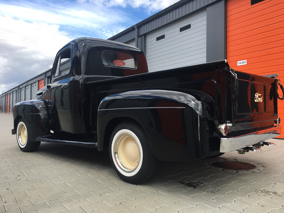 Retro Ford 1948 Pickup