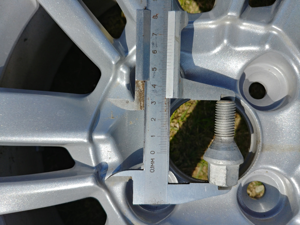 Заводские болты от литья — Lada Vesta SW, 1,8 л, 2019 года | колёсные ...