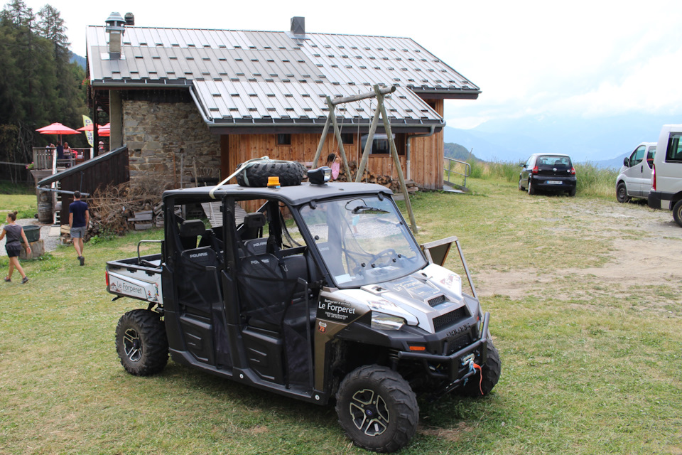 У ресторана особый спецтранспорт. — Audi A4 (B9)