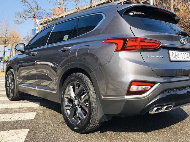 Santa fe 20. Хендай Санта Фе 4. Hyundai Santa Fe r20. Диски на Santa Fe 2019 r20. Hyundai Santa Fe TM диски r20.