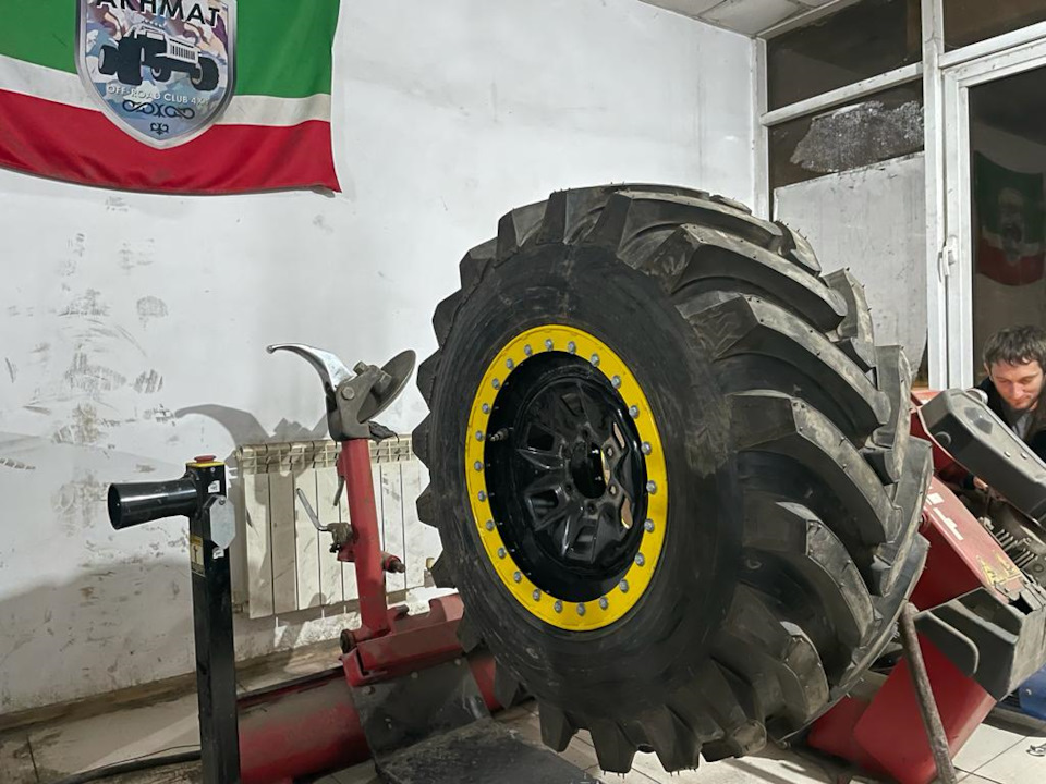 Шины всесезонные Белшина 345/75 R20, штампованные диски 10Jx20 ET75 ...