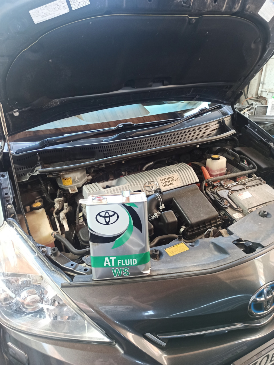 Замена масла двигателя и коробки — Toyota Prius Alpha, 1,8 л., 2012 ...