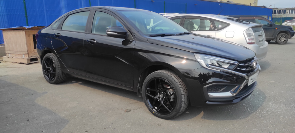 R17 J7.5 ET40 N 644 HRE 215/45/17 LADA VESTA NG — Lada Vesta (NG), 1,6 ...