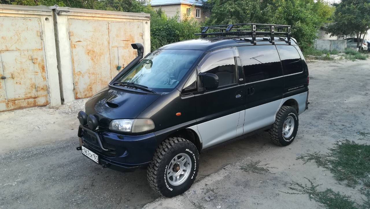 Купить бу мицубиси делику. Делика Мицубиси Буханка. Mitsubishi Delica с высоким клиренсом. Маркиза Делика авто. Праворукий микроавтобус Мицубиси Делика салон.