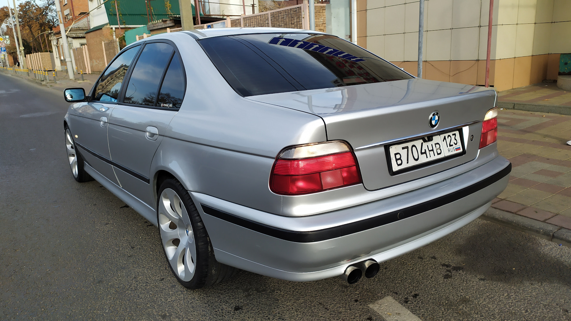 Е39 зад. BMW 520i e39. BMW 5 e39. БМВ е39 520i. БМВ 520 98 года.
