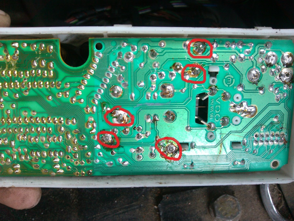 Плата спидометра audi 80. Ауди б4 плата. Плата приборки ауди 100 с3. Приборная панель audi 80 b4. Спидометр ауди 80 б4.