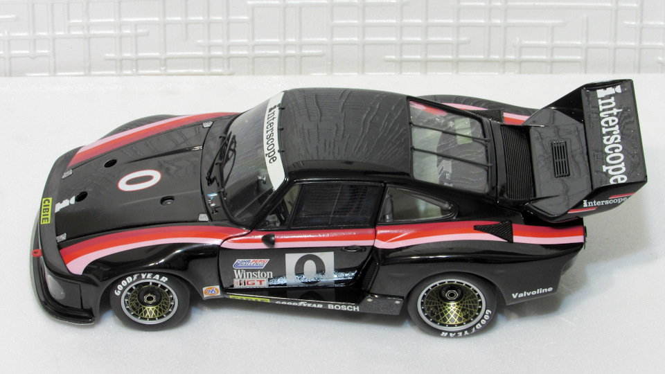 未開封 exoto 1/18 PORSCHE 935 Turbo #40 Porsche 935 Turbo Martini Racing #40 Finish Line 1976 24h