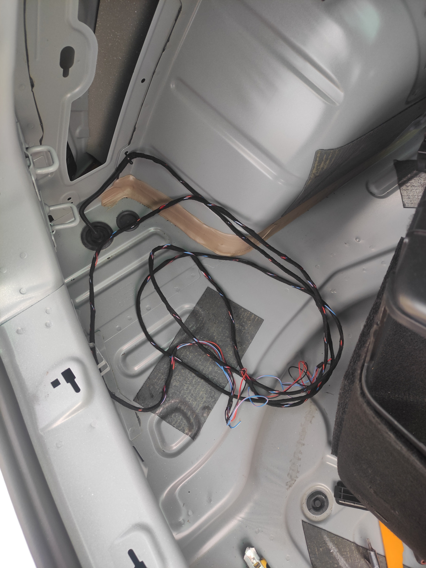 Задний бампер и глушитель с заслонками от Tiguan R (ч.4 — Подключение ...