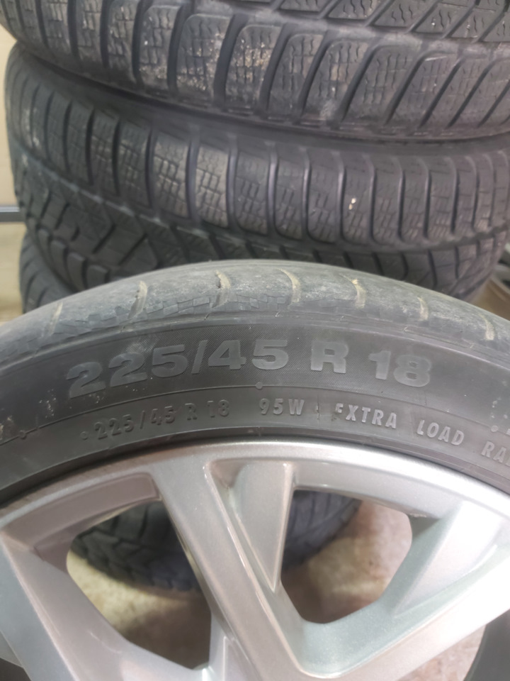 Шины летние Continental 225/45 R18, литые диски 8Jx18 ET40 5x112. Б/у ...