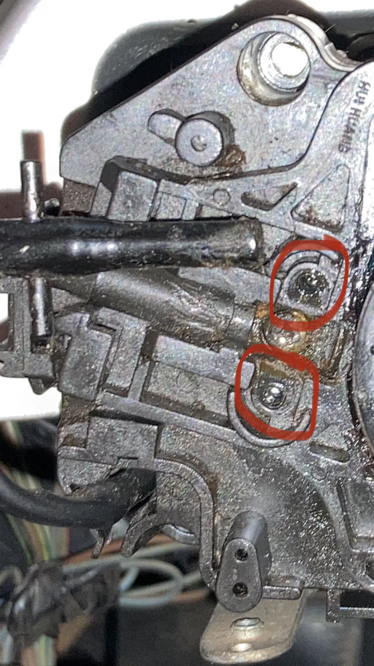 Заезженная проблема)При включении поворотника выключается ближний ...